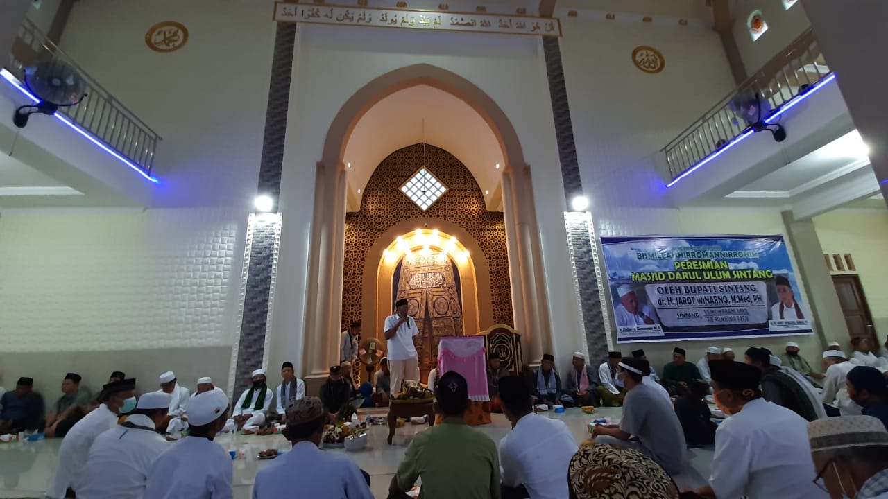 Resmikan Masjid Darul Ulum Baning Kota,Ini Kata Bupati Sintang