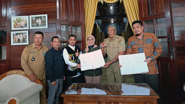 Bupati Sintang Saksikan MoU Untuk Jaga Bukit Tempurung