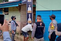 Polsek Tempunak Lakukan Penertiban APK