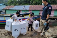 Pengawalan Surat Suara Dari Kecamatan Ambalau Bermalam di Serawai