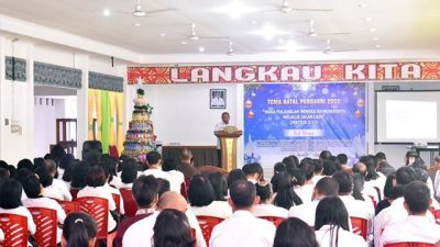 Buka Seminar PERGAKRI, Melkianus Cerita Pernah Jadi Supir dan Pernah Di Penjara