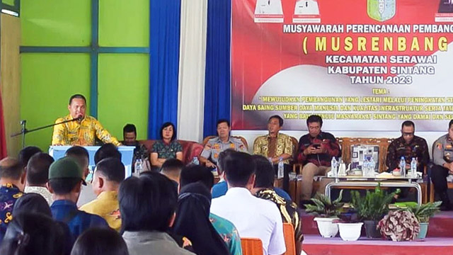 Wakil Bupati Sintang Hadiri Musrenbang di Kecamatan Serawai