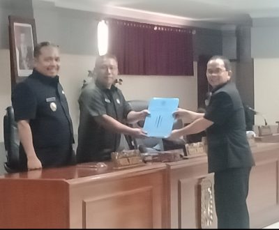 Sejumlah Fraksi Soroti Aksi Parkir Konfoi Armada Damkar Di Halama kantor DPRD