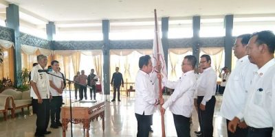 Ketua DPRD Sintang Hadiri Pelantian Pengurus Apdesi Sintang
