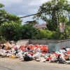Tumpukan Sampah Jalan Hutan Wisata Baning, Warga Sintang Resah