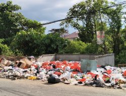 Tumpukan Sampah Jalan Hutan Wisata Baning, Warga Sintang Resah