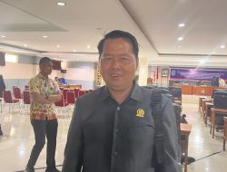 Ruas Jalan Pendidikan di Sungai Tebelian Rusak Parah, DPRD Sintang Minta Pemerintah Bertindak Cepat