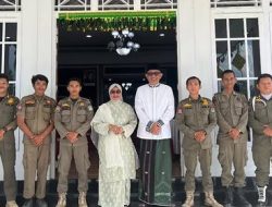 Satpol PP Sintang Amankan Open House Ketua DPRD, Pastikan Acara Idul Fitri Berjalan Tertib dan Kondusif