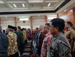 Kaban Kesbangpol Dampingi Bupati Sintang dalam Penyerahan Laporan Keuangan Daerah